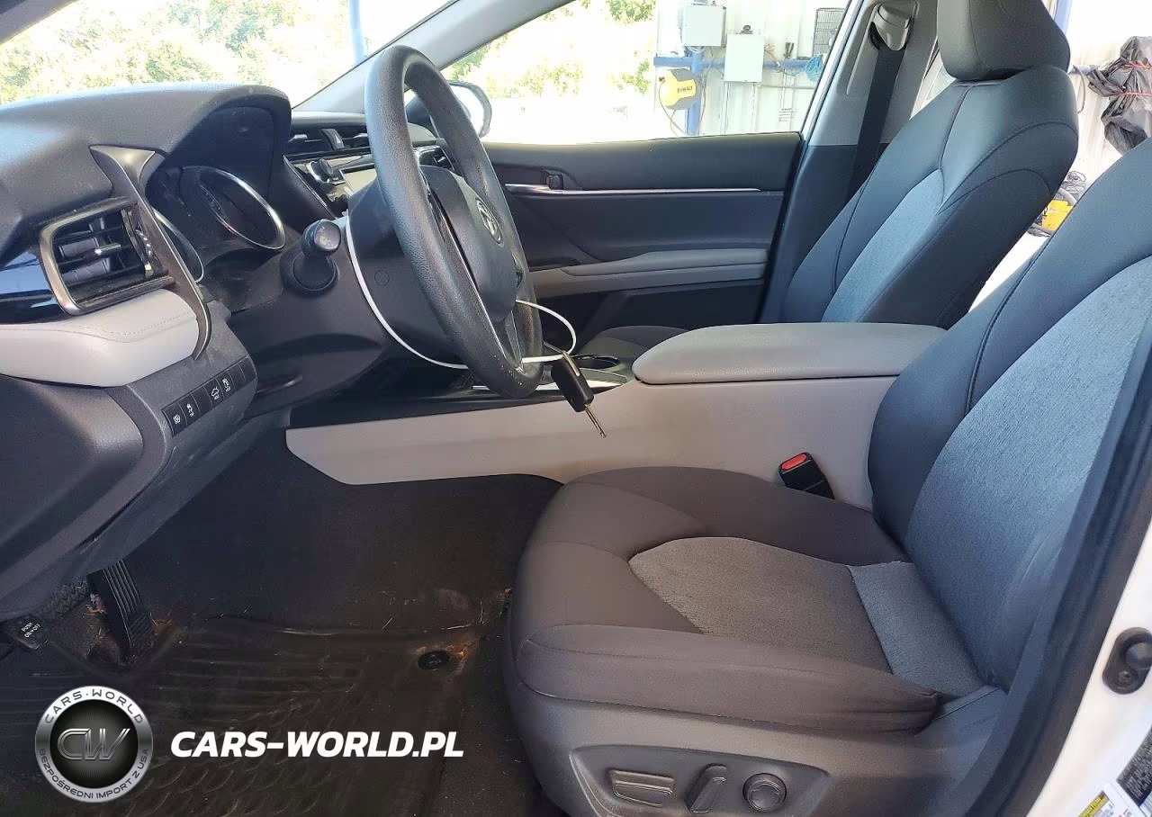 2020 Toyota Camry Le VIN:4T1C11AK1LU861518 - 7