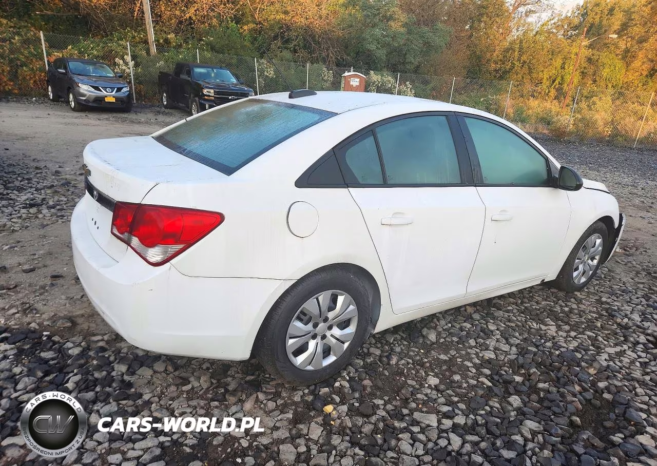 2015 Chevrolet Cruze Ls VIN:1G1PA5SGXF7281865 - 3