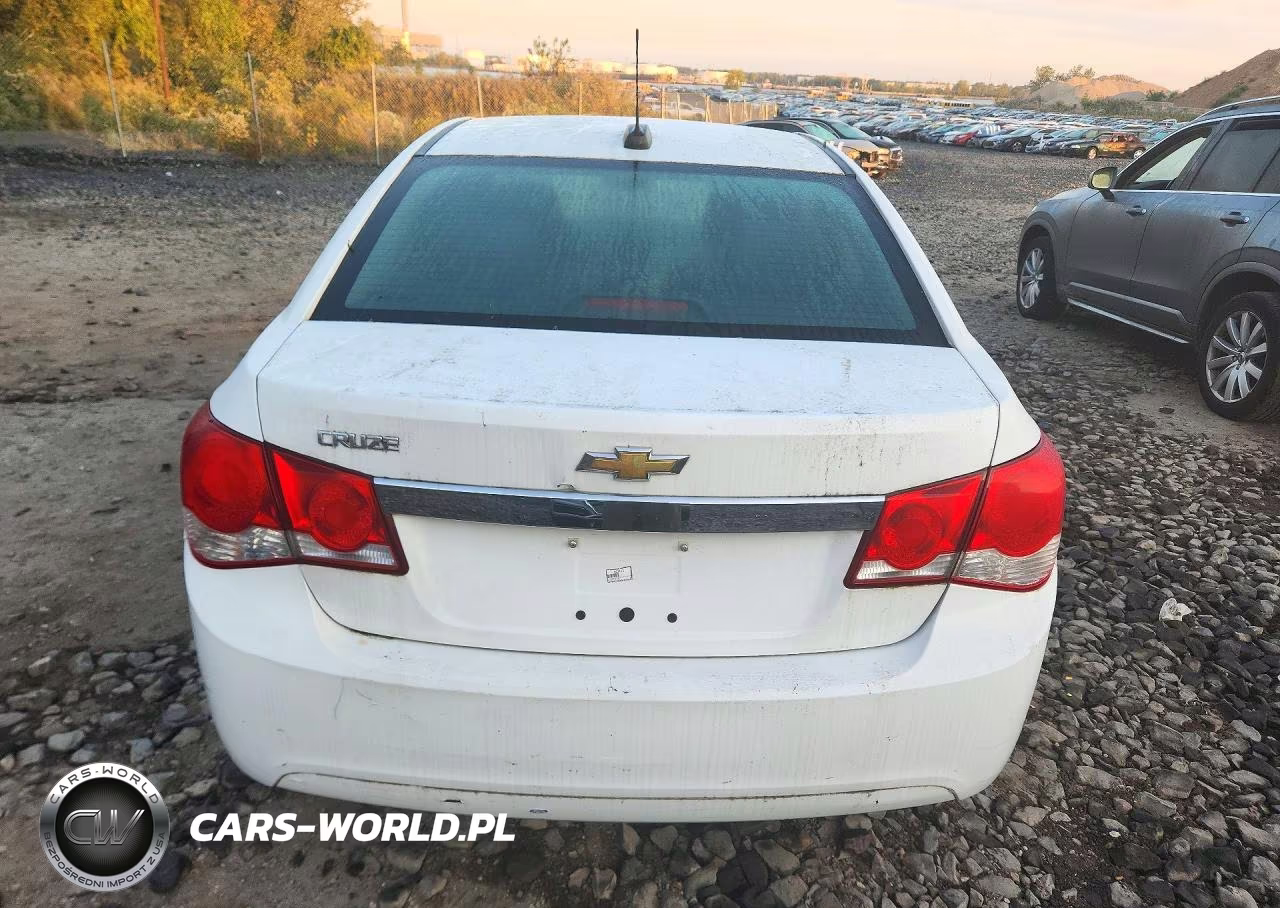 2015 Chevrolet Cruze Ls VIN:1G1PA5SGXF7281865 - 6
