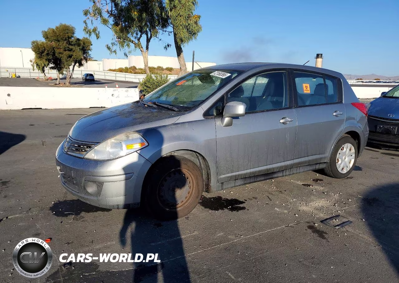 2011 Nissan Versa 1.8 S – zdjęcie 1 z 12