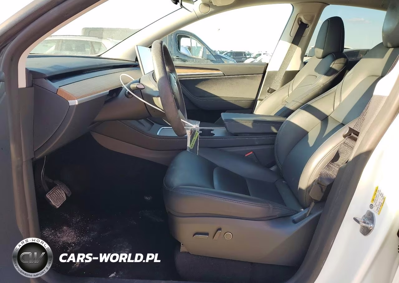 2025 Tesla Model Y VIN:7SAYGDED0SA378955 - 7