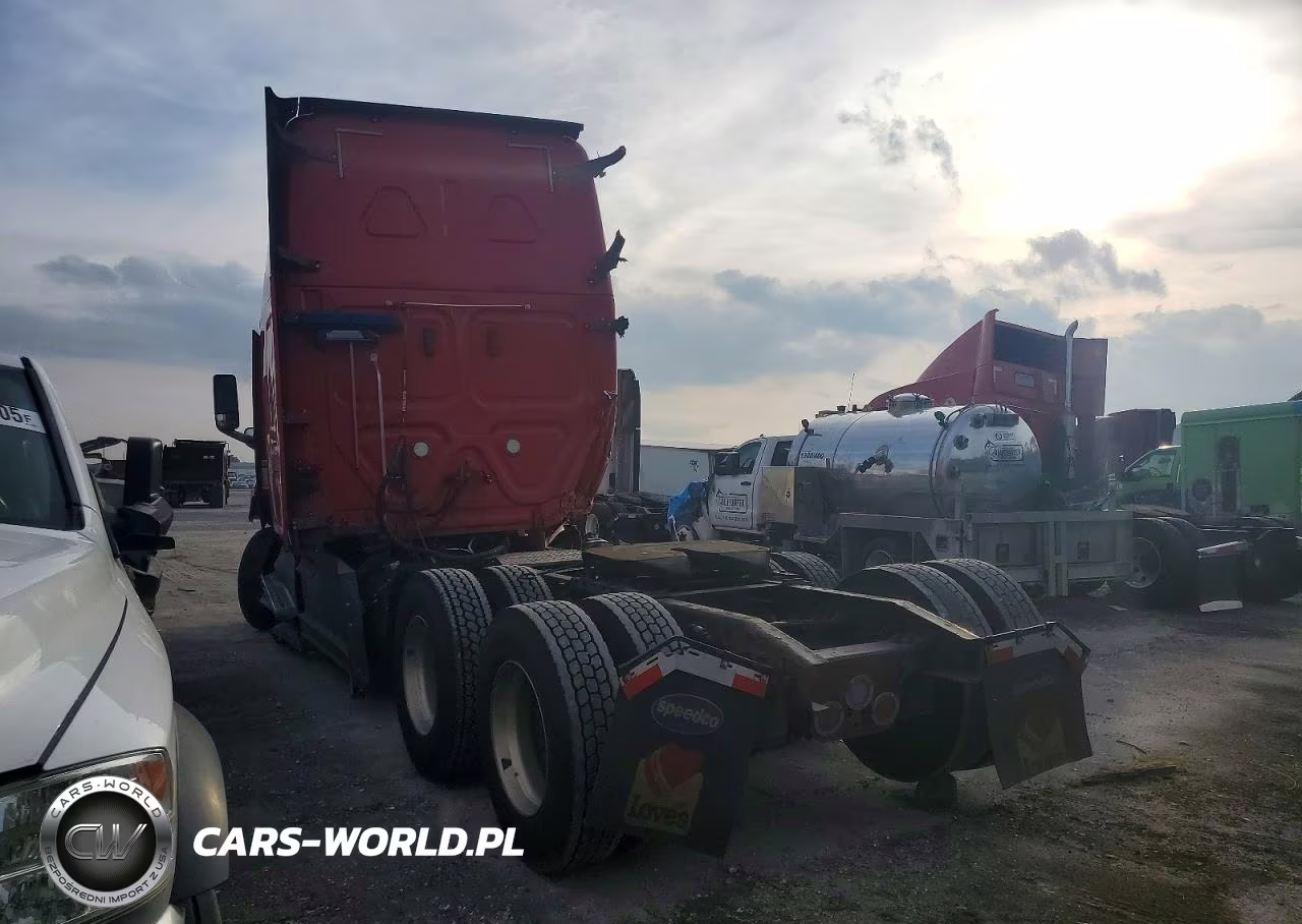 2020 Freightliner Cascadia 126 Semi Truck VIN:1FUJHHDR2LLLN1590 - 3