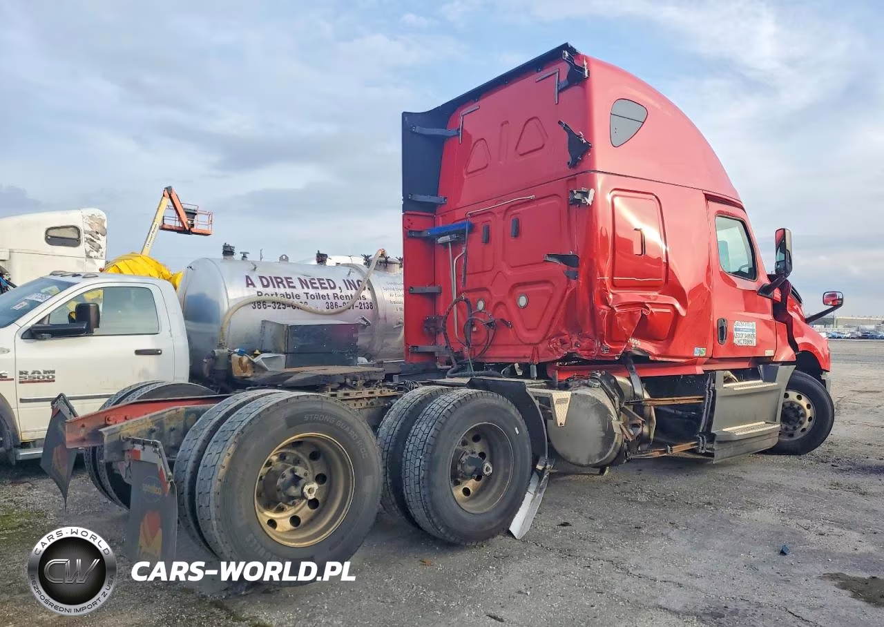 2020 Freightliner Cascadia 126 Semi Truck VIN:1FUJHHDR2LLLN1590 - 4