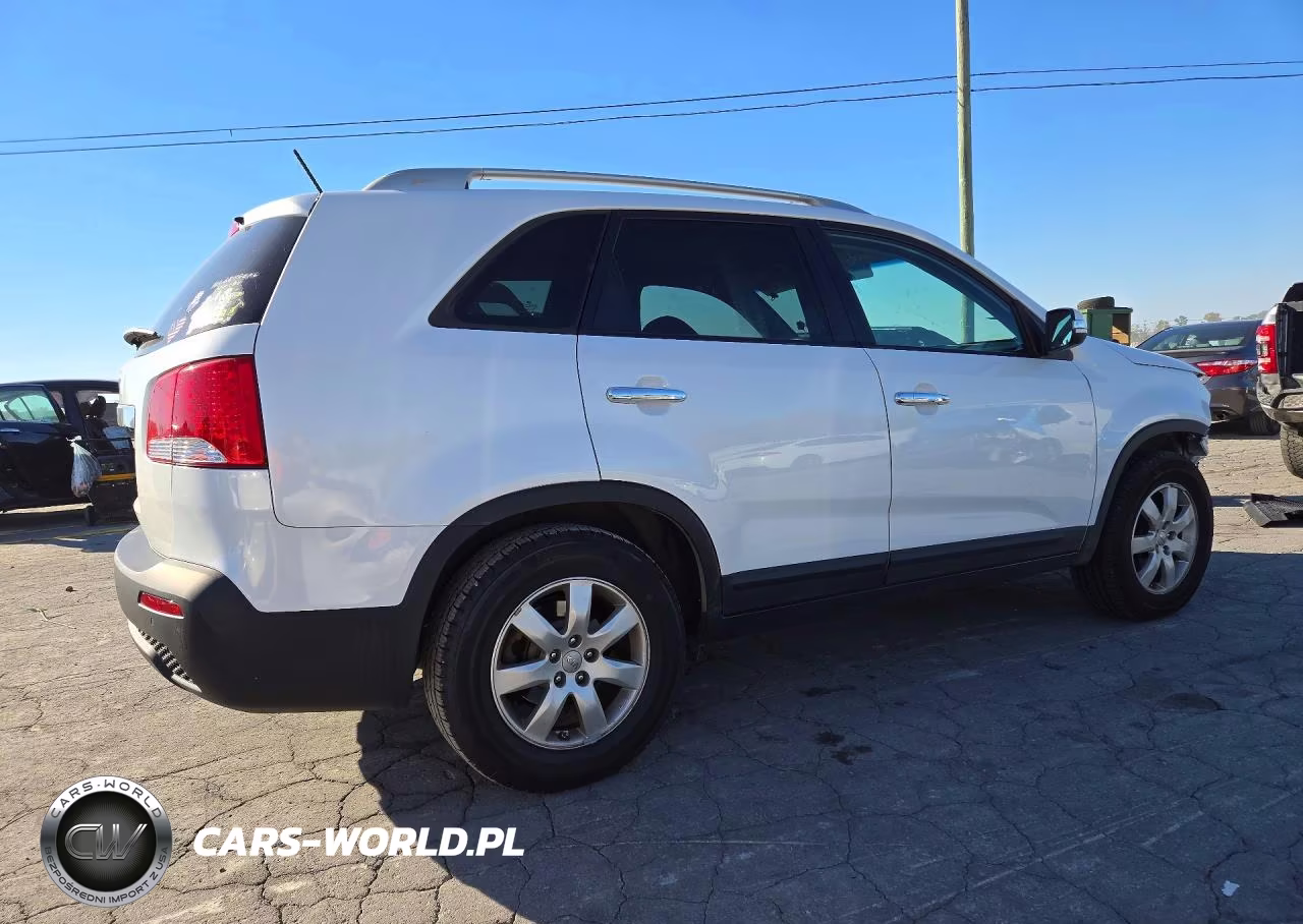 2012 Kia Sorento Lx VIN:5XYKT3A65CG298869 - 3