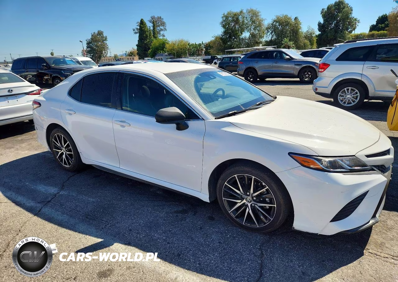 2018 Toyota Camry Se VIN:JTNB11HK5J3073586 - 4
