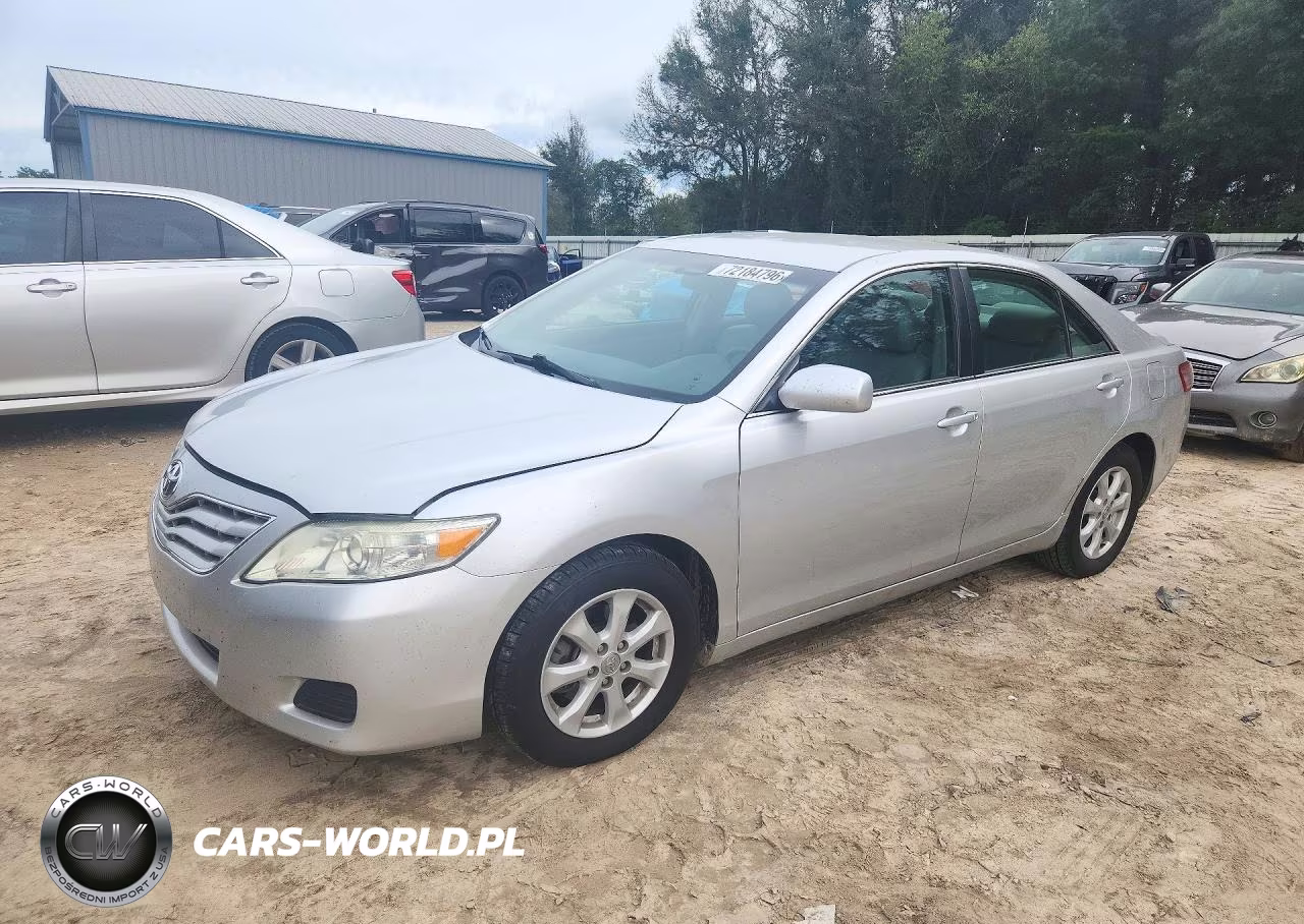 2011 Toyota Camry Le – zdjęcie 1 z 12