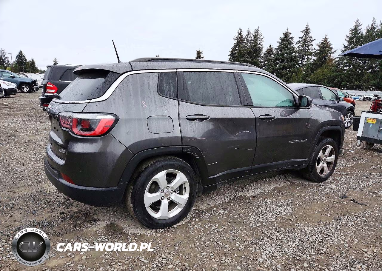 2018 Jeep Compass Latitude VIN:3C4NJDBB7JT270548 - 3