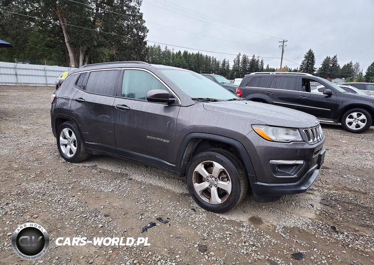 2018 Jeep Compass Latitude VIN:3C4NJDBB7JT270548 - 4