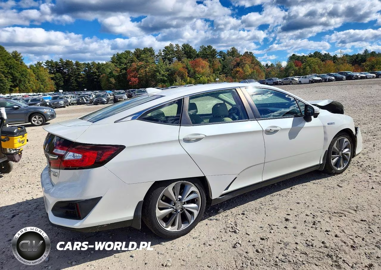 2018 Honda Clarity Touring VIN:JHMZC5F39JC009386 - 3