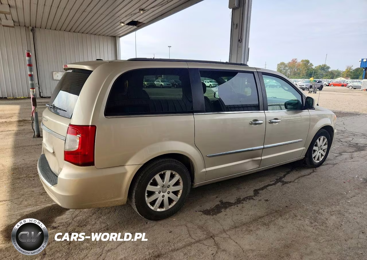 2016 Chrysler Town & Country Touring VIN:2C4RC1BGXGR104347 - 3