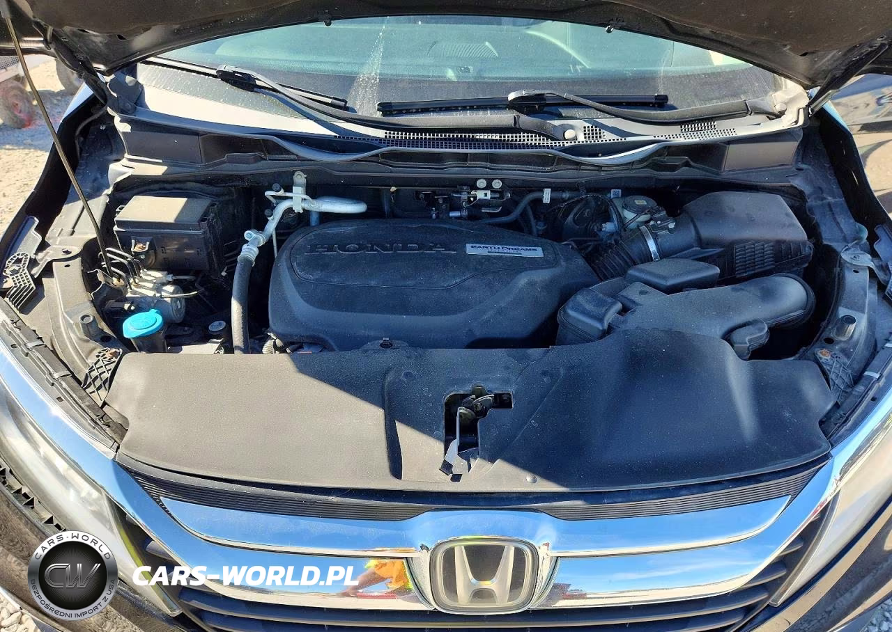 2018 Honda Odyssey Touring VIN:5FNRL6H86JB001541 - 12