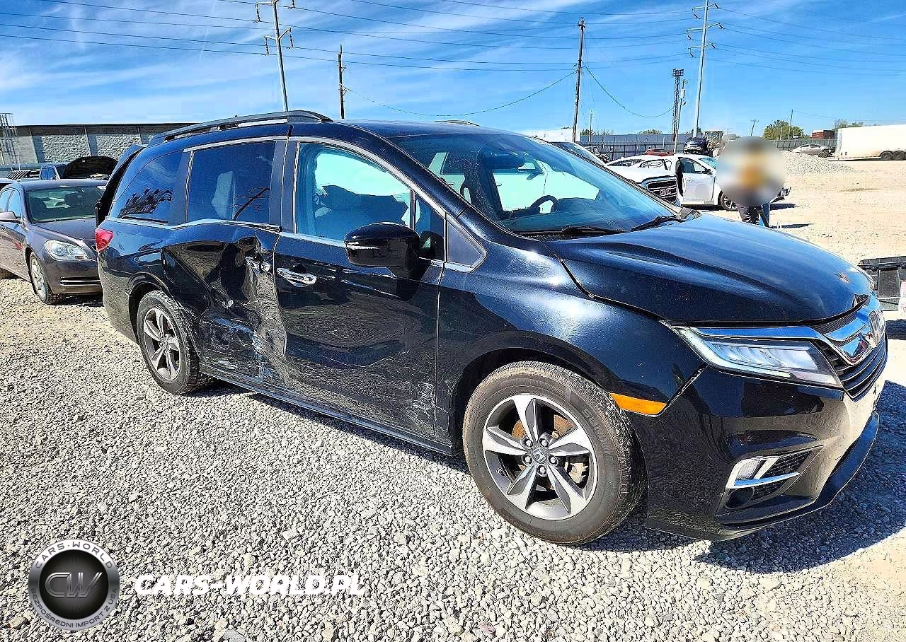 2018 Honda Odyssey Touring VIN:5FNRL6H86JB001541 - 4