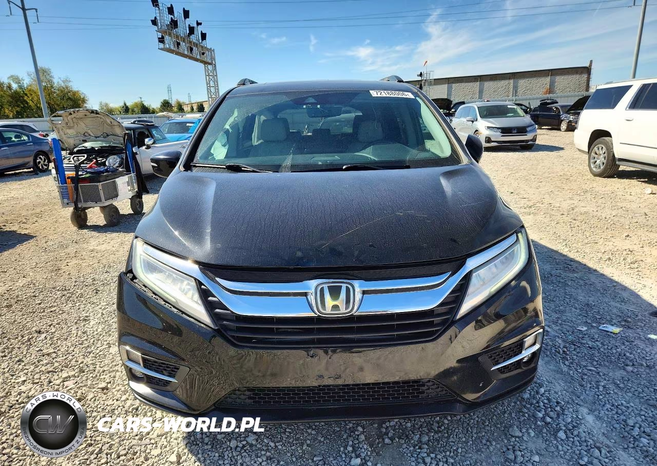 2018 Honda Odyssey Touring VIN:5FNRL6H86JB001541 - 5