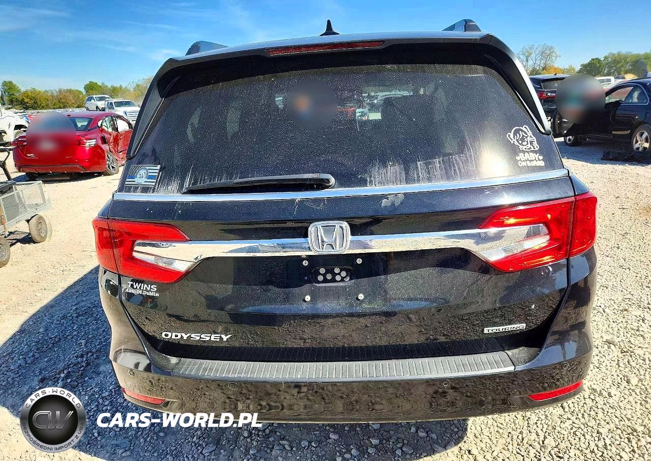 2018 Honda Odyssey Touring VIN:5FNRL6H86JB001541 - 6