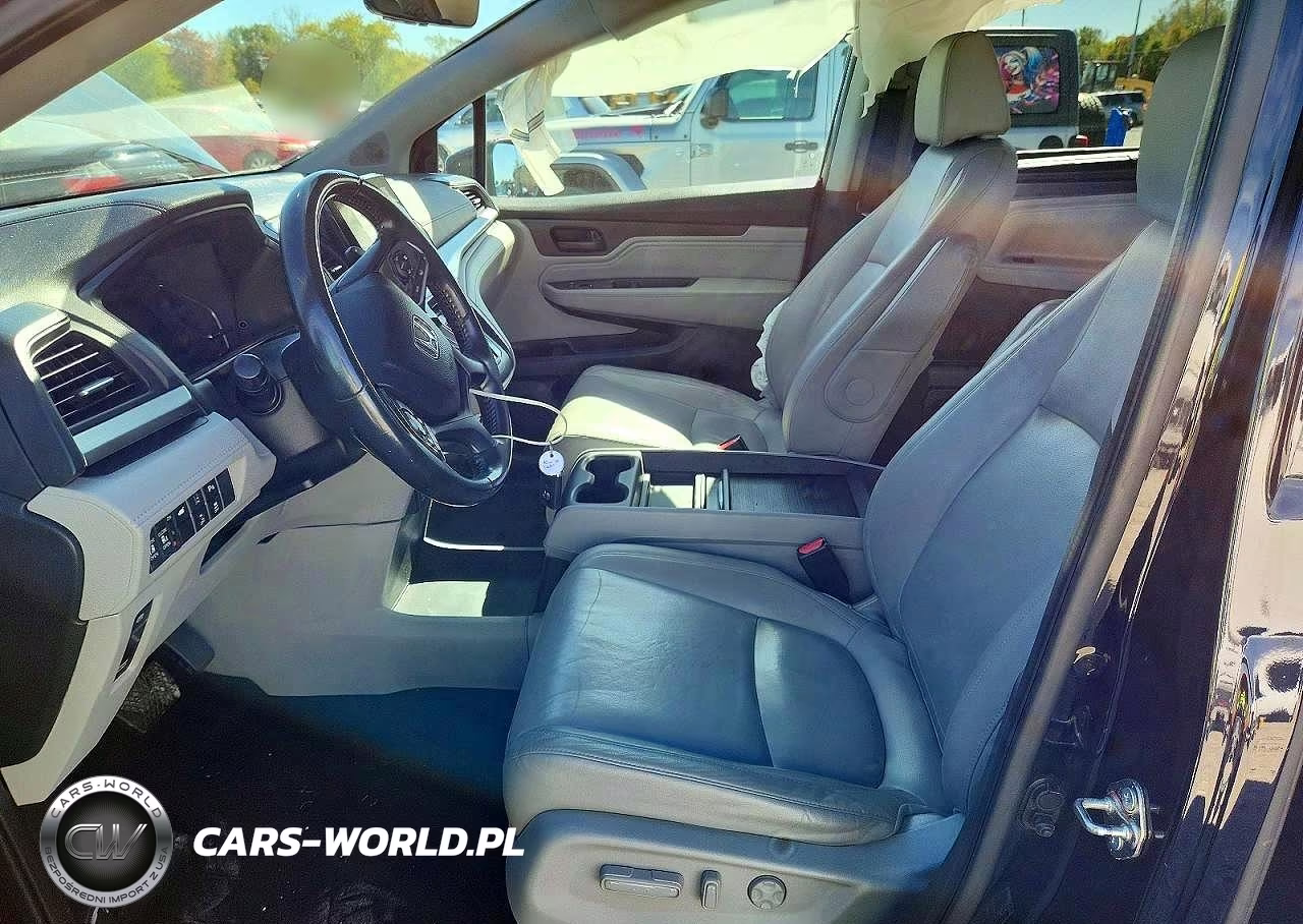 2018 Honda Odyssey Touring VIN:5FNRL6H86JB001541 - 7