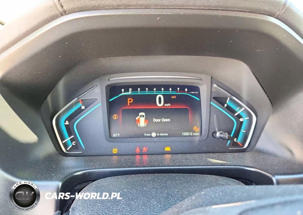 2018 Honda Odyssey Touring VIN:5FNRL6H86JB001541 - 9