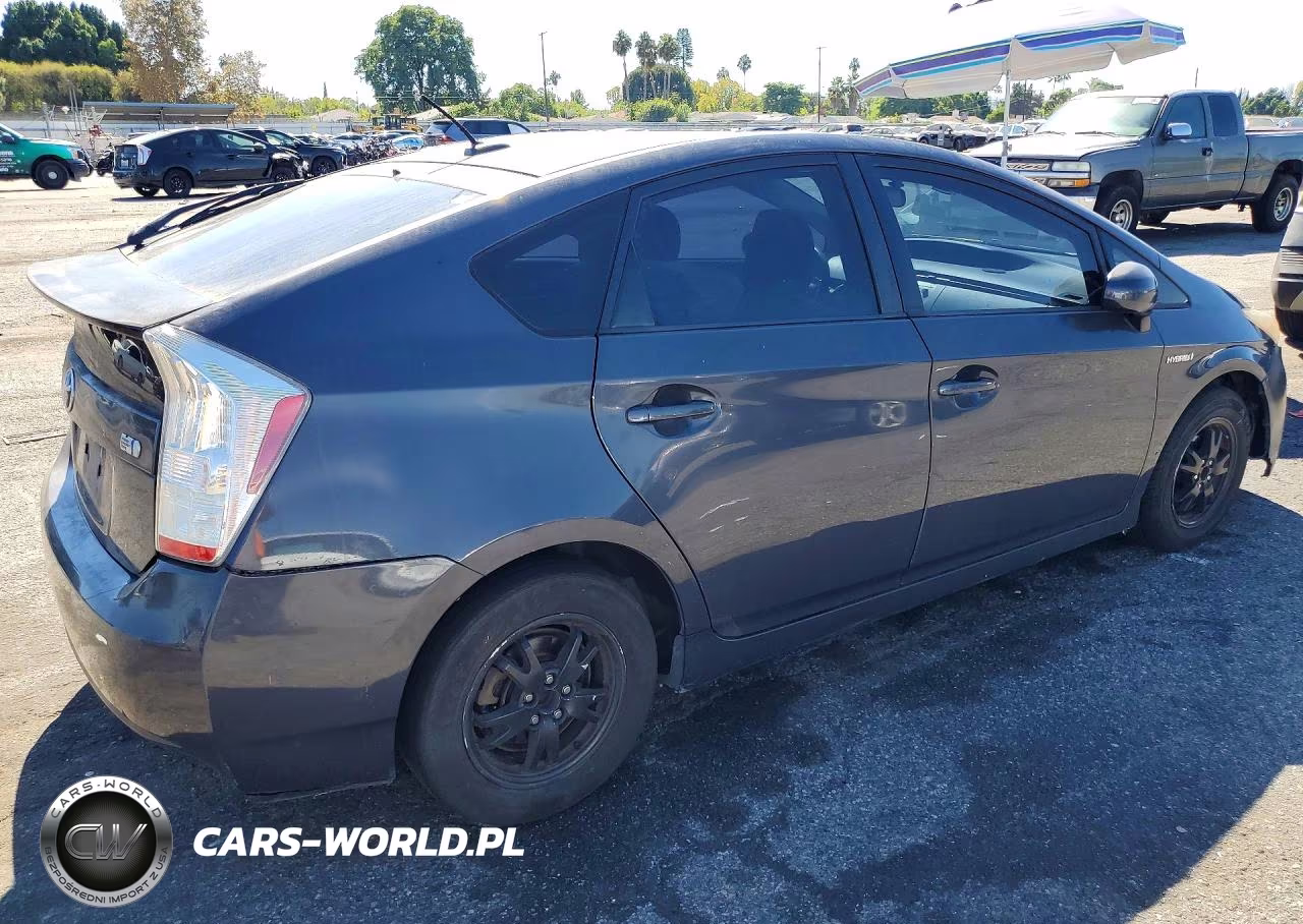 2011 Toyota Prius Two VIN:JTDKN3DU5B1370043 - 3