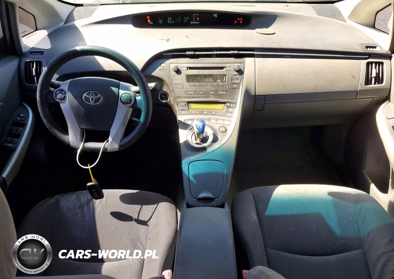 2011 Toyota Prius Two VIN:JTDKN3DU5B1370043 - 8