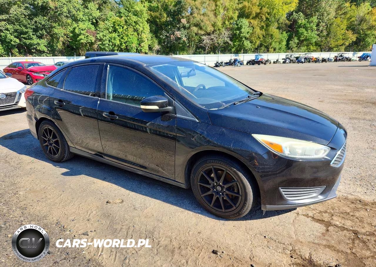 2015 Ford Focus Se VIN:1FADP3F28FL262191 - 4