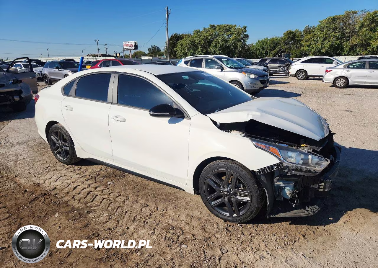 2020 Kia Forte Gt Line VIN:3KPF34AD1LE256024 - 4