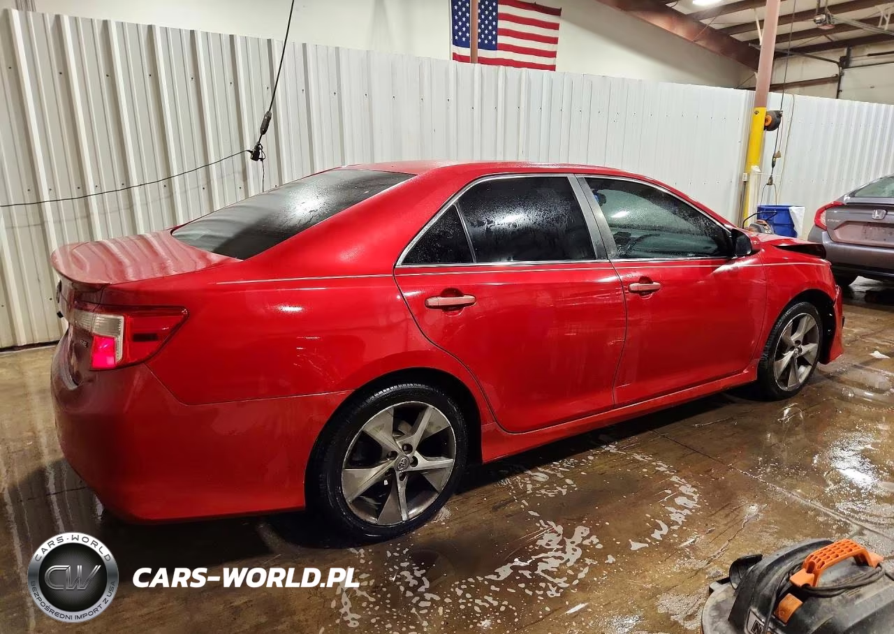 2014 Toyota Camry Se Sport VIN:4T1BF1FK3EU727635 - 3