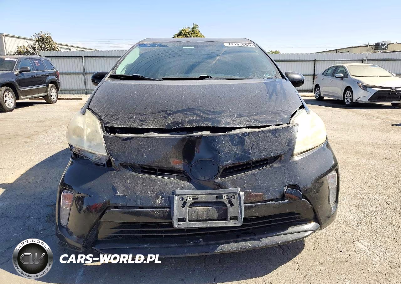 2013 Toyota Prius Four VIN:JTDKN3DU7D0352118 - 5