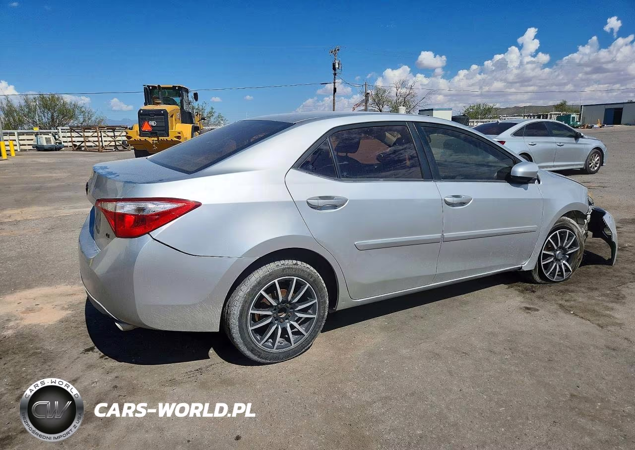 2015 Toyota Corolla Le VIN:5YFBURHE4FP179627 - 3