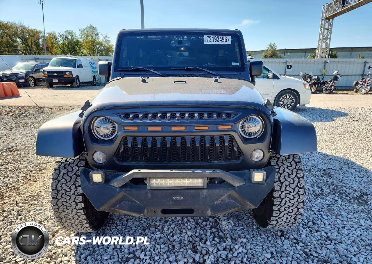 2016 Jeep Wrangler Unlimited Sahara VIN:1C4BJWEG3GL153074 - 5
