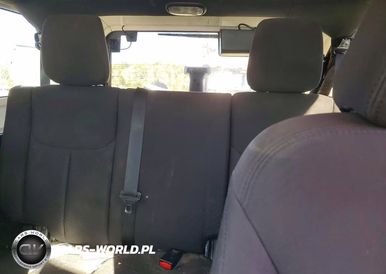 2013 Jeep Wrangler Unlimited Sport VIN:1C4BJWDG9DL702113 - 10