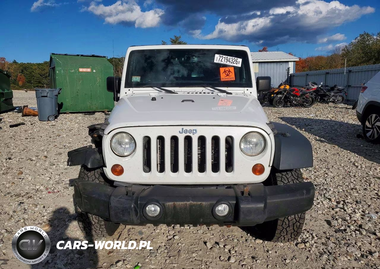 2013 Jeep Wrangler Unlimited Sport VIN:1C4BJWDG9DL702113 - 5