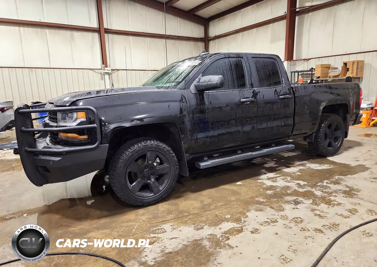 2018 Chevrolet Silverado K1500 Custom VIN:1GCVKPECXJZ180838 - 1