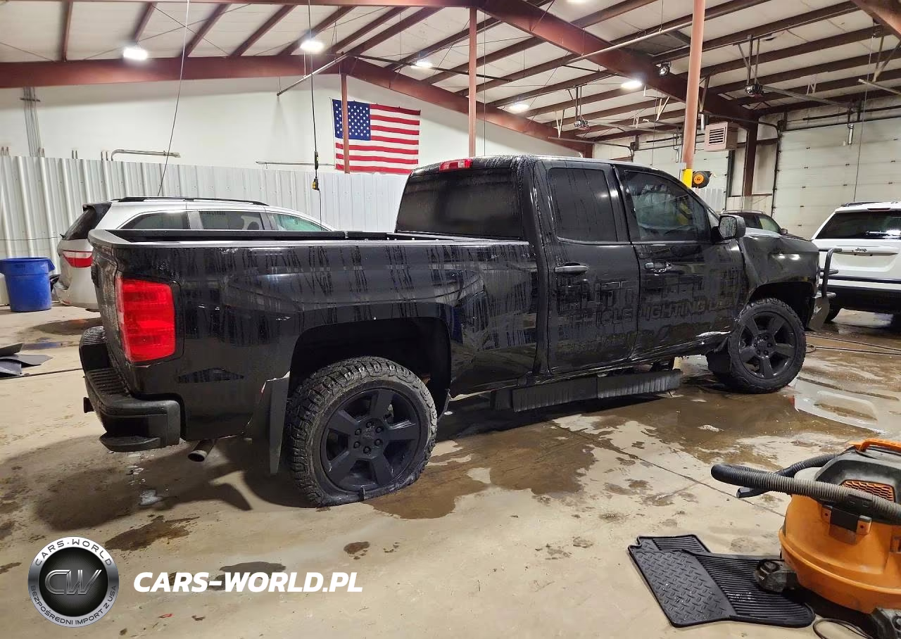 2018 Chevrolet Silverado K1500 Custom VIN:1GCVKPECXJZ180838 - 3
