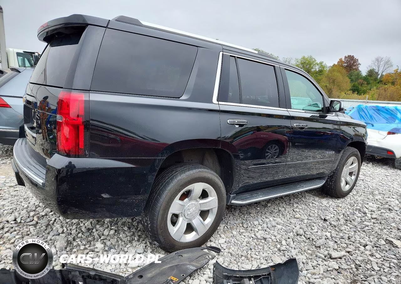 2018 Chevrolet Tahoe K1500 Premier VIN:1GNSKCKC7JR402114 - 3