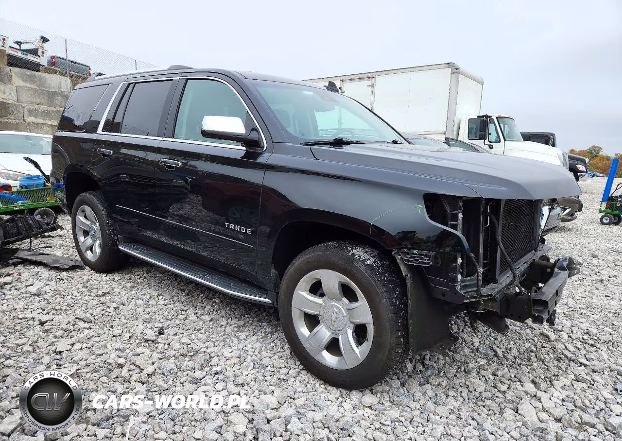 2018 Chevrolet Tahoe K1500 Premier VIN:1GNSKCKC7JR402114 - 4