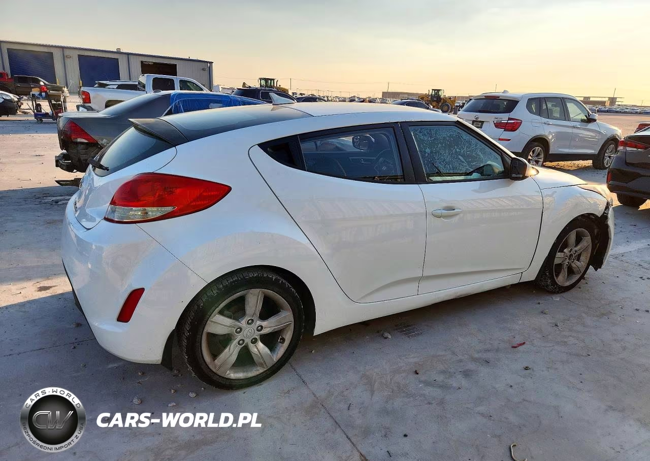 2015 Hyundai Veloster Base VIN:KMHTC6AD0FU238176 - 3