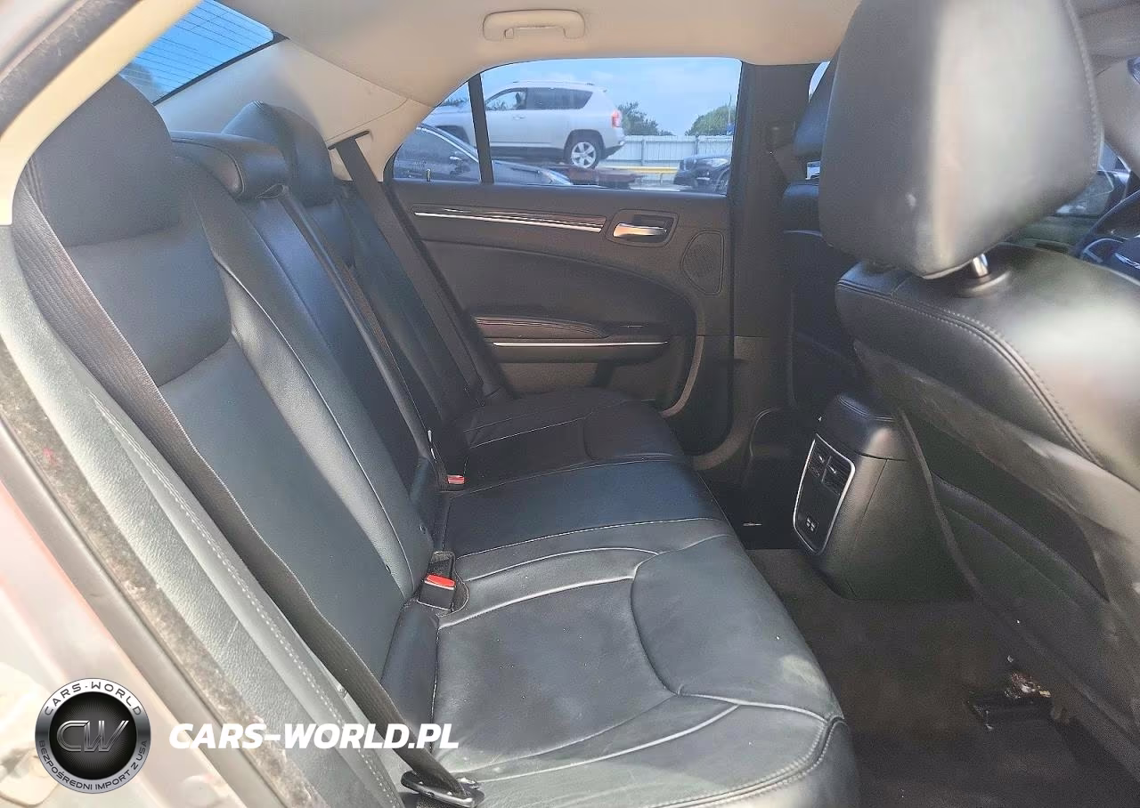 2015 Chrysler 300 Limited VIN:2C3CCAAGXFH786761 - 10