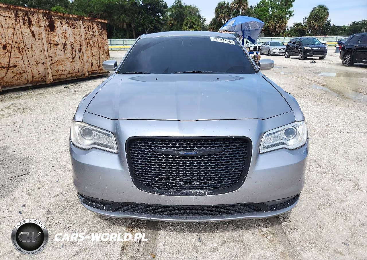 2015 Chrysler 300 Limited VIN:2C3CCAAGXFH786761 - 5