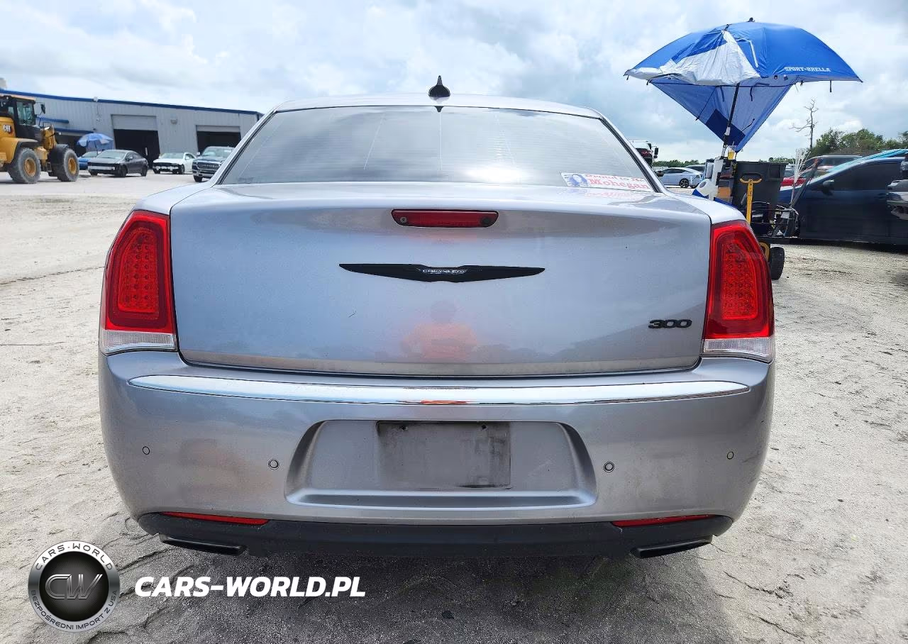 2015 Chrysler 300 Limited VIN:2C3CCAAGXFH786761 - 6