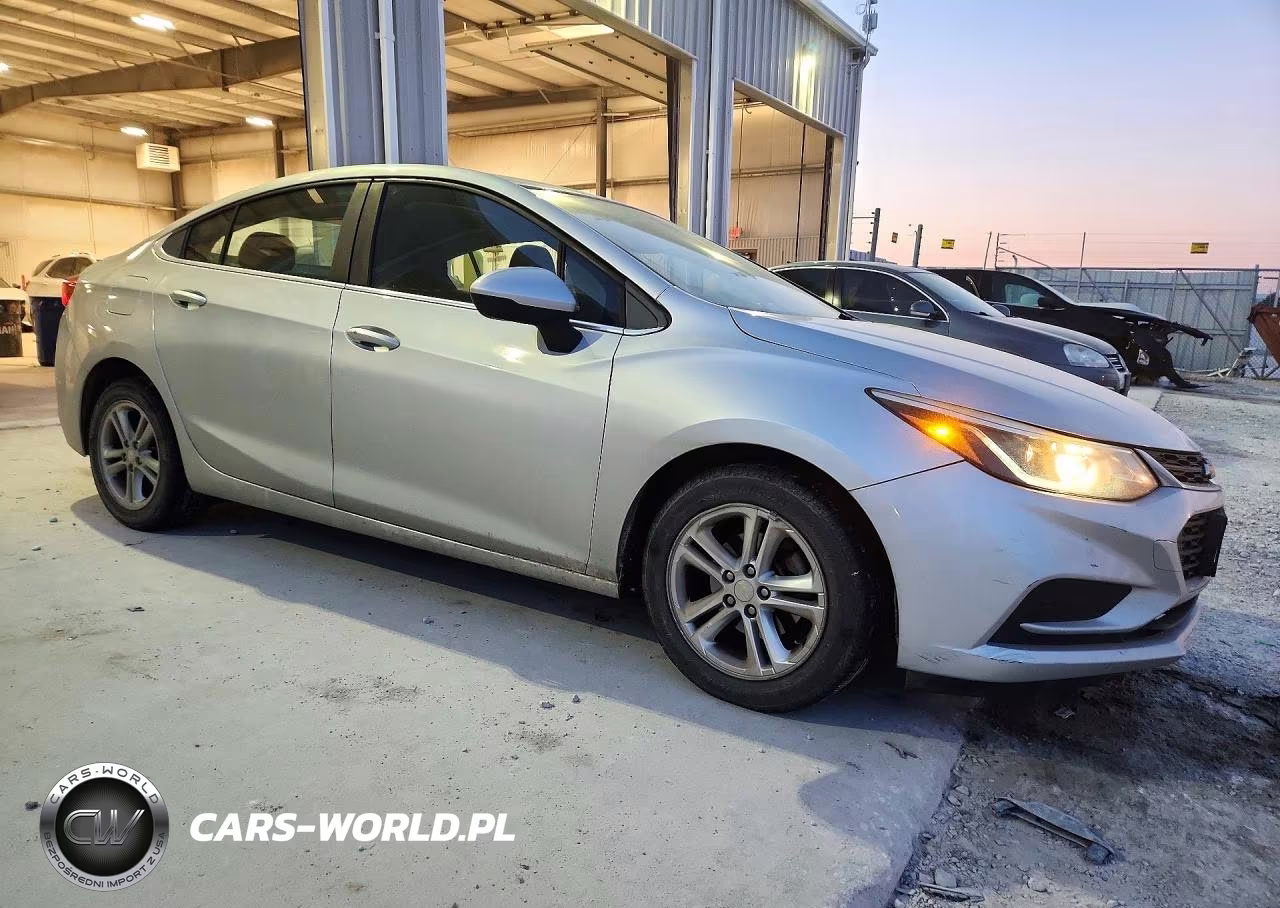 2017 Chevrolet Cruze Lt VIN:1G1BE5SM8H7198118 - 4