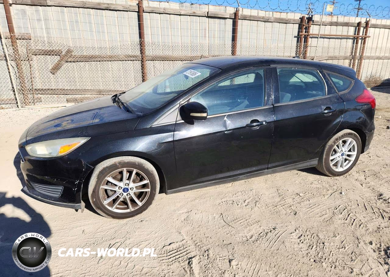 2015 Ford Focus Se VIN:1FADP3K24FL289930 - 1