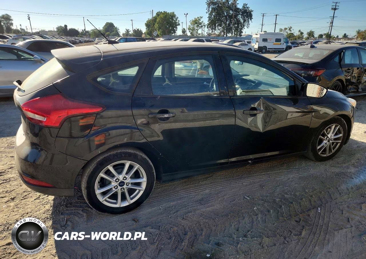 2015 Ford Focus Se VIN:1FADP3K24FL289930 - 3