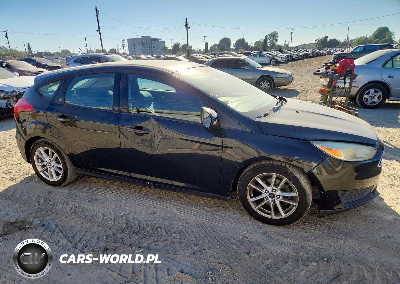 2015 Ford Focus Se VIN:1FADP3K24FL289930 - 4