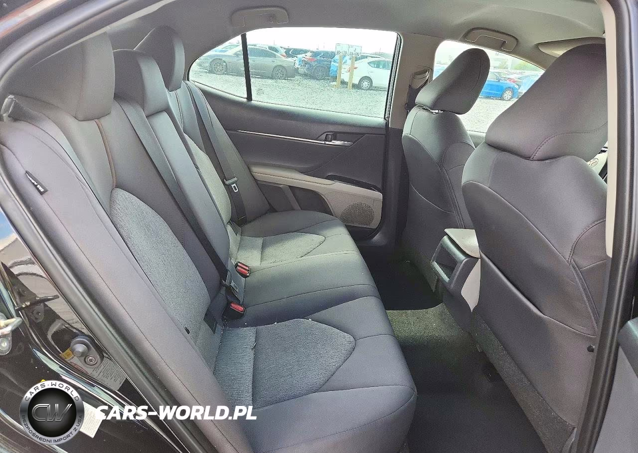 2018 Toyota Camry Le VIN:4T1B11HK2JU023657 - 10