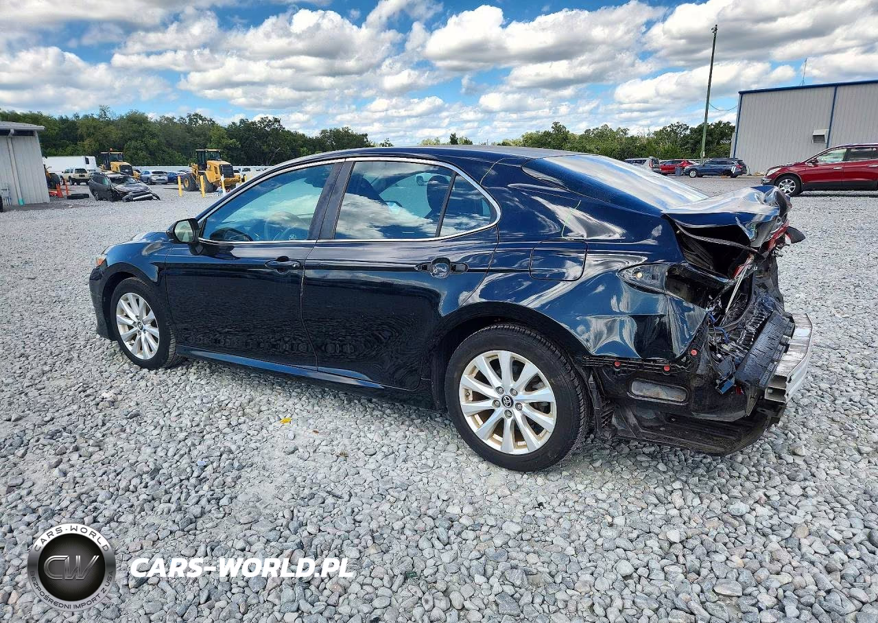 2018 Toyota Camry Le VIN:4T1B11HK2JU023657 - 2