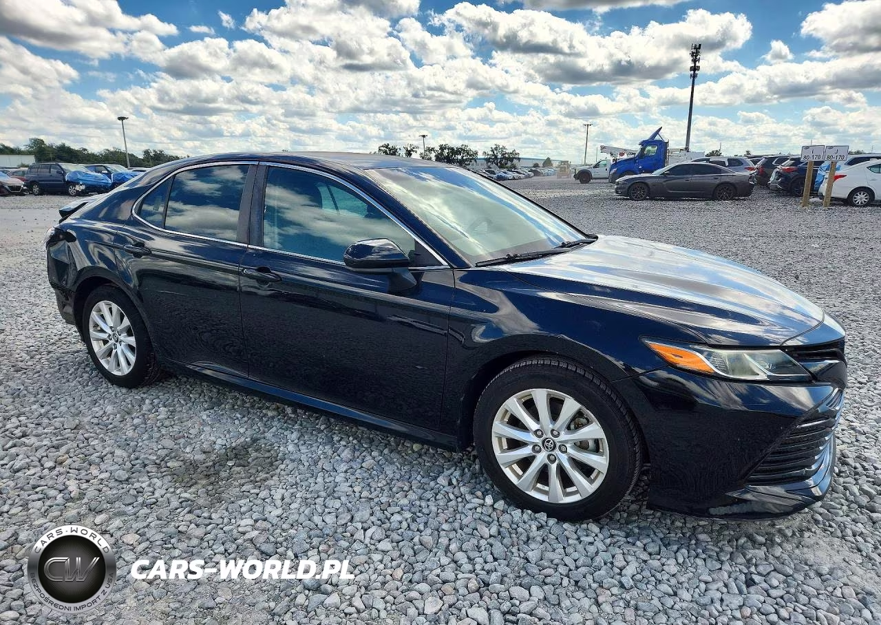 2018 Toyota Camry Le VIN:4T1B11HK2JU023657 - 4