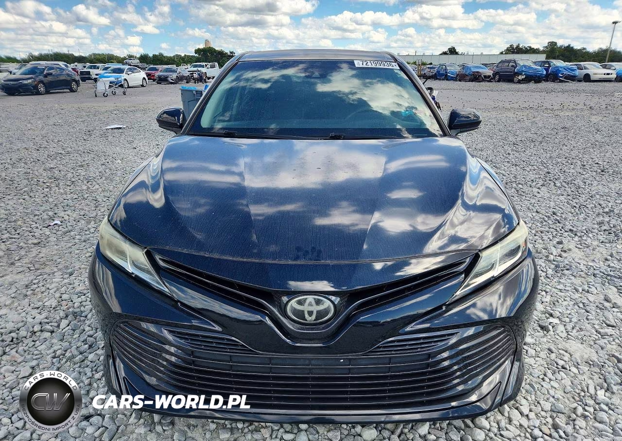 2018 Toyota Camry Le VIN:4T1B11HK2JU023657 - 5