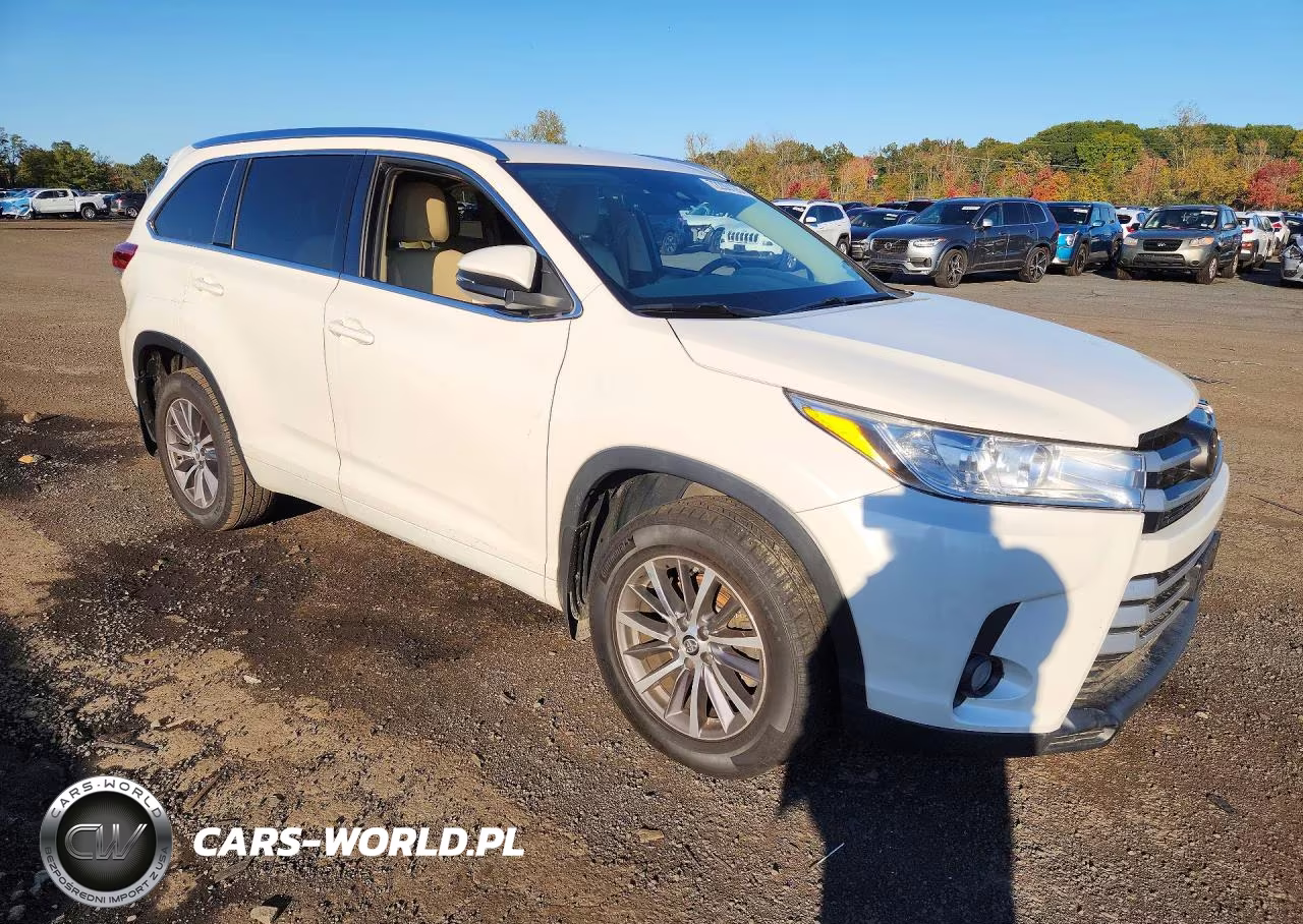 2018 Toyota Highlander Xle VIN:5TDJZRFH5JS864343 - 4