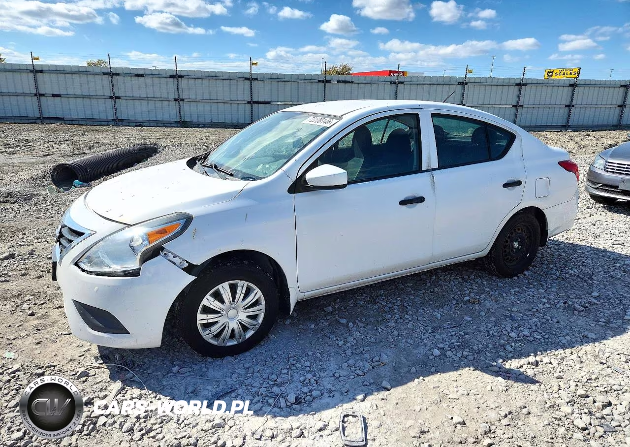 2016 Nissan Versa 1.6 S – zdjęcie 1 z 12