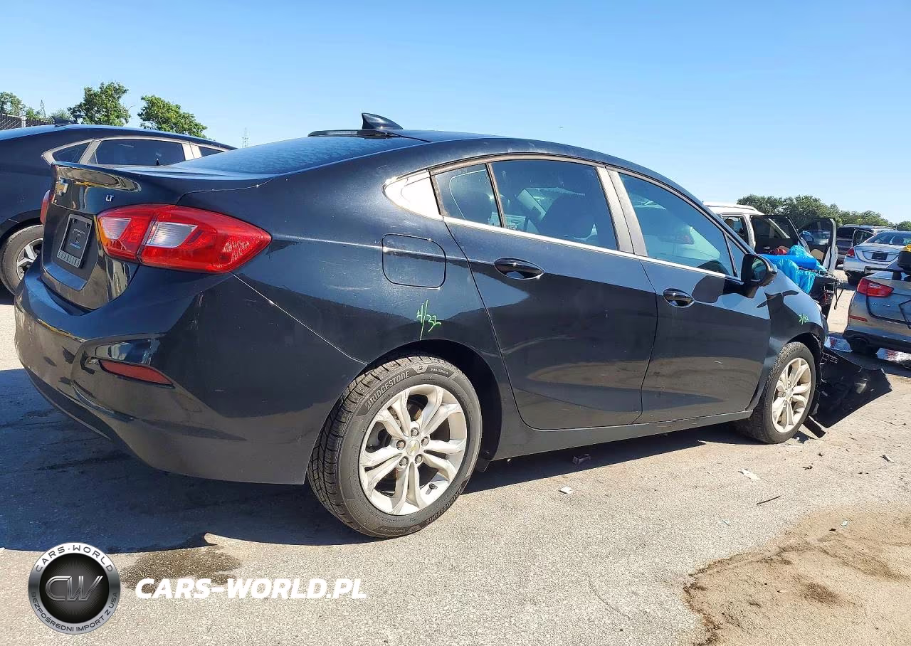 2019 Chevrolet Cruze Lt VIN:1G1BE5SM0K7100089 - 3