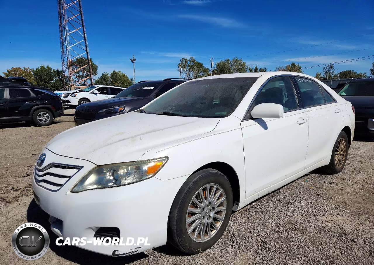 2010 Toyota Camry Le – zdjęcie 1 z 12